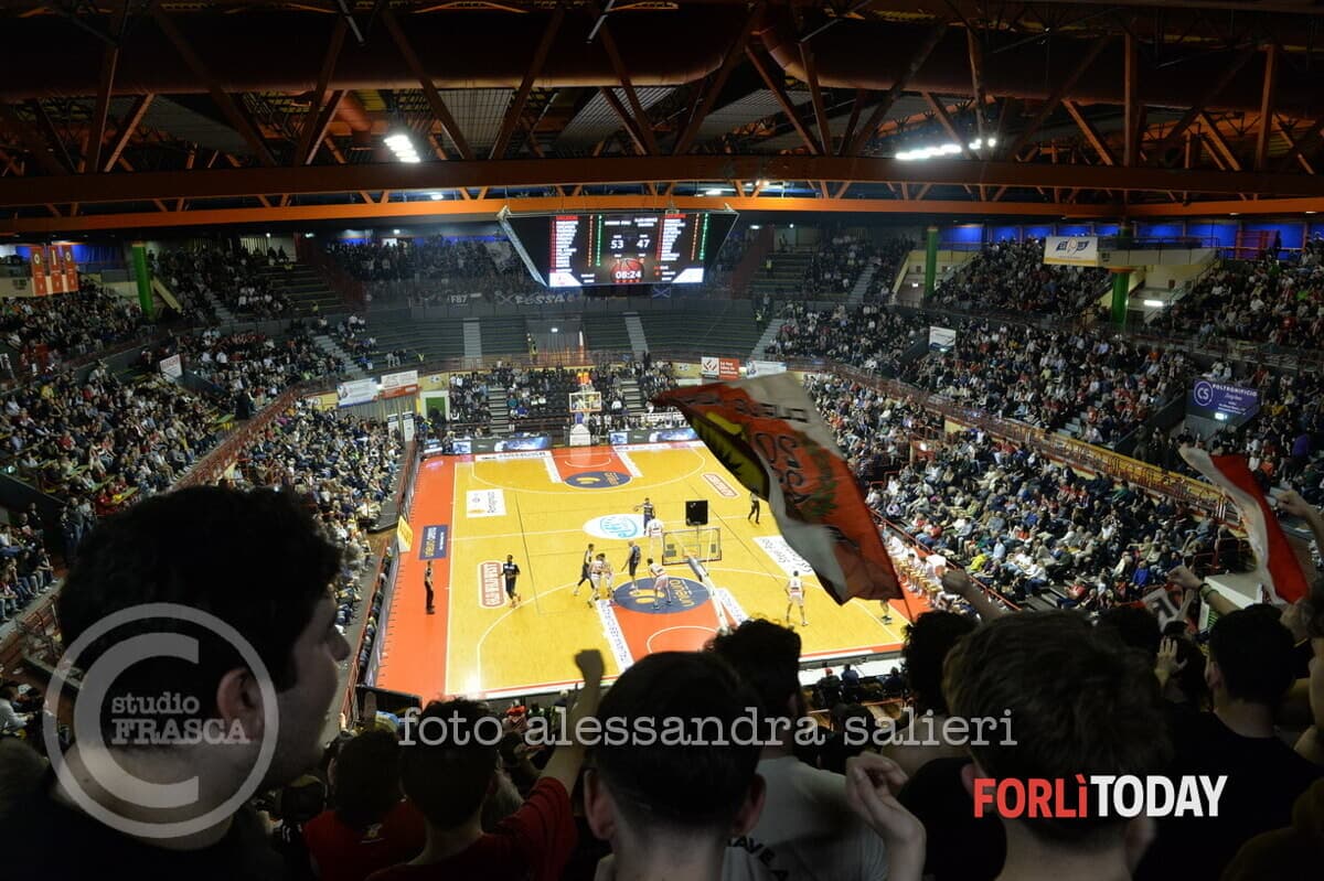Il Palafiera ritrova la Curva Nord, la società: "Abbiamo un obiettivo comune, la crescita della della pallacanestro forlivese"