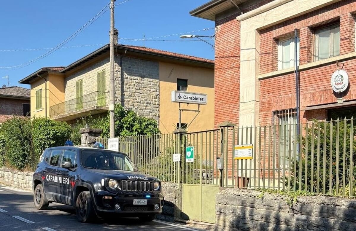 Dallo stalking al porto abusivo di armi, deve scontare 3 anni e 4 mesi: rintracciato e portato in carcere