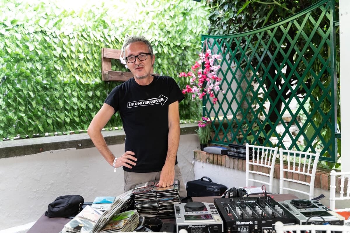 Rock, piadine e vinile: a Sadurano l’estate si chiude in grande stile con Marco Turci