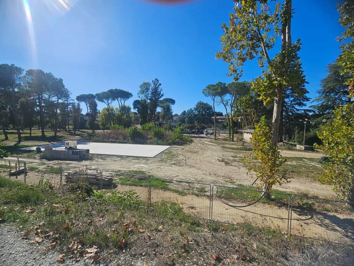 Cantiere infinito al Ronco Lido, l'affondo dem: "L'area versa nell'abbandono, manca la trasparenza"