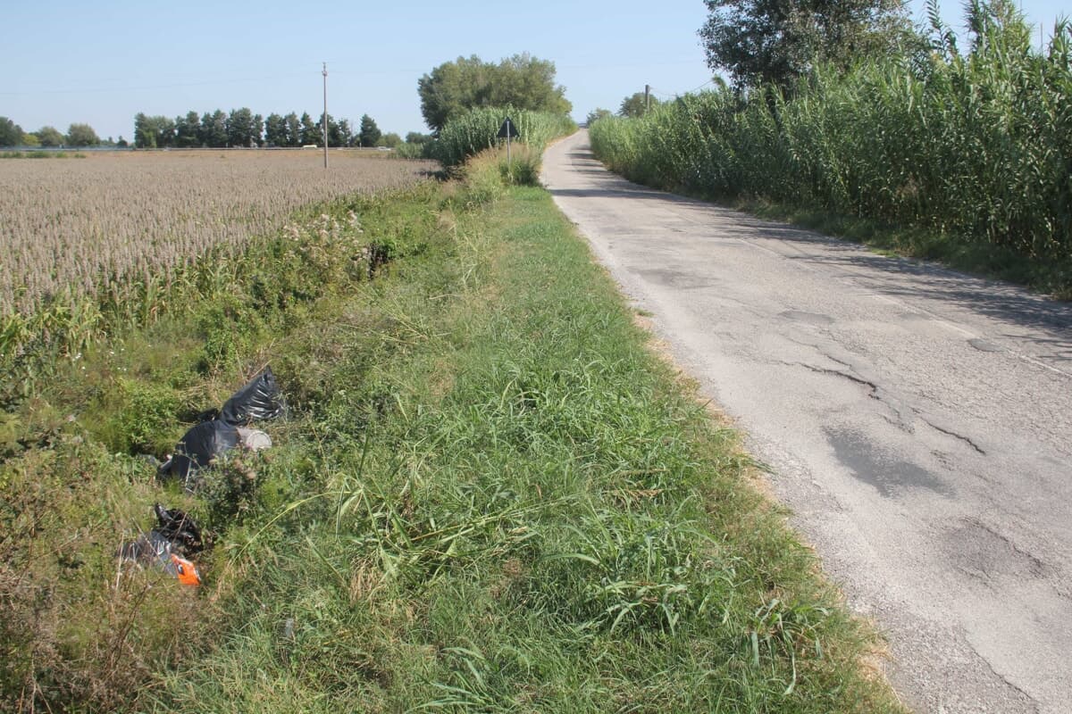 Rifiuti abbandonati a Pievequinta, Alea: “Area nota per la problematica, già una trentina di interventi di pulizia”