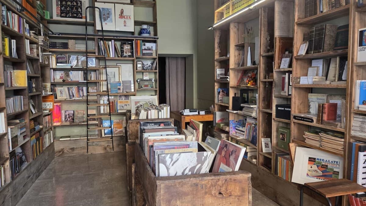 Nuove vetrine per i lettori nel cuore della città: due nuove librerie tra marchi nazionali e usato d'epoca