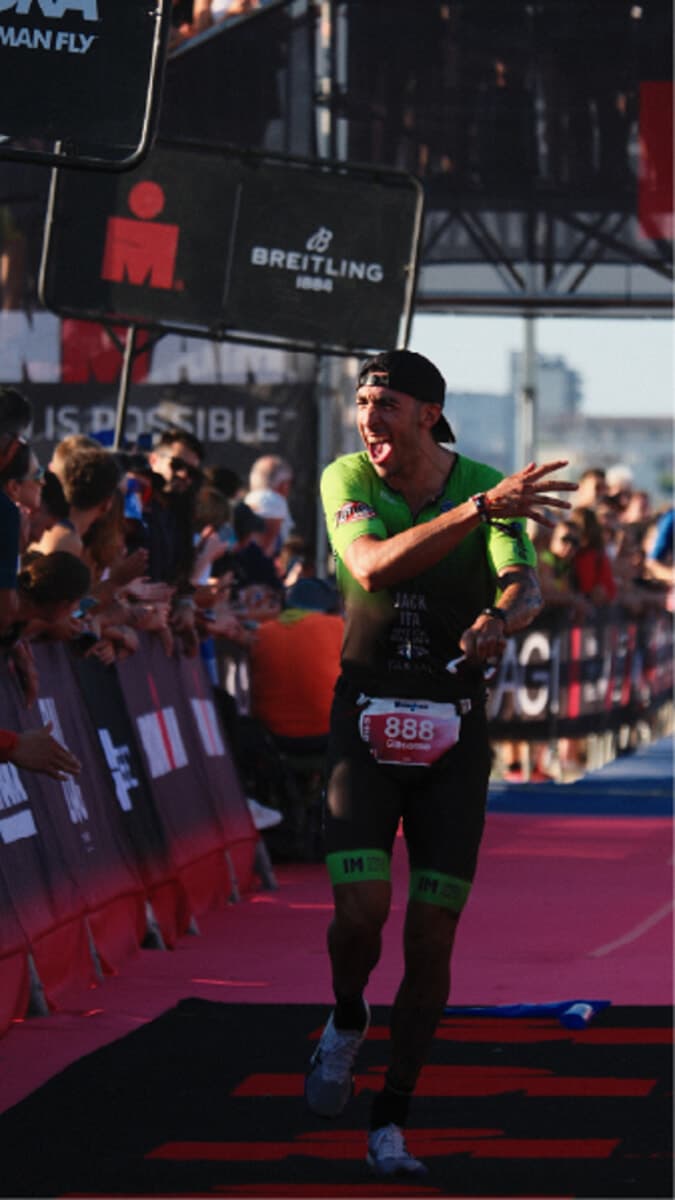 Tra meduse e imprevisti fino al traguardo: anche Giacomo Bentivogli iscrive il suo nome tra i finisher dell'Ironman