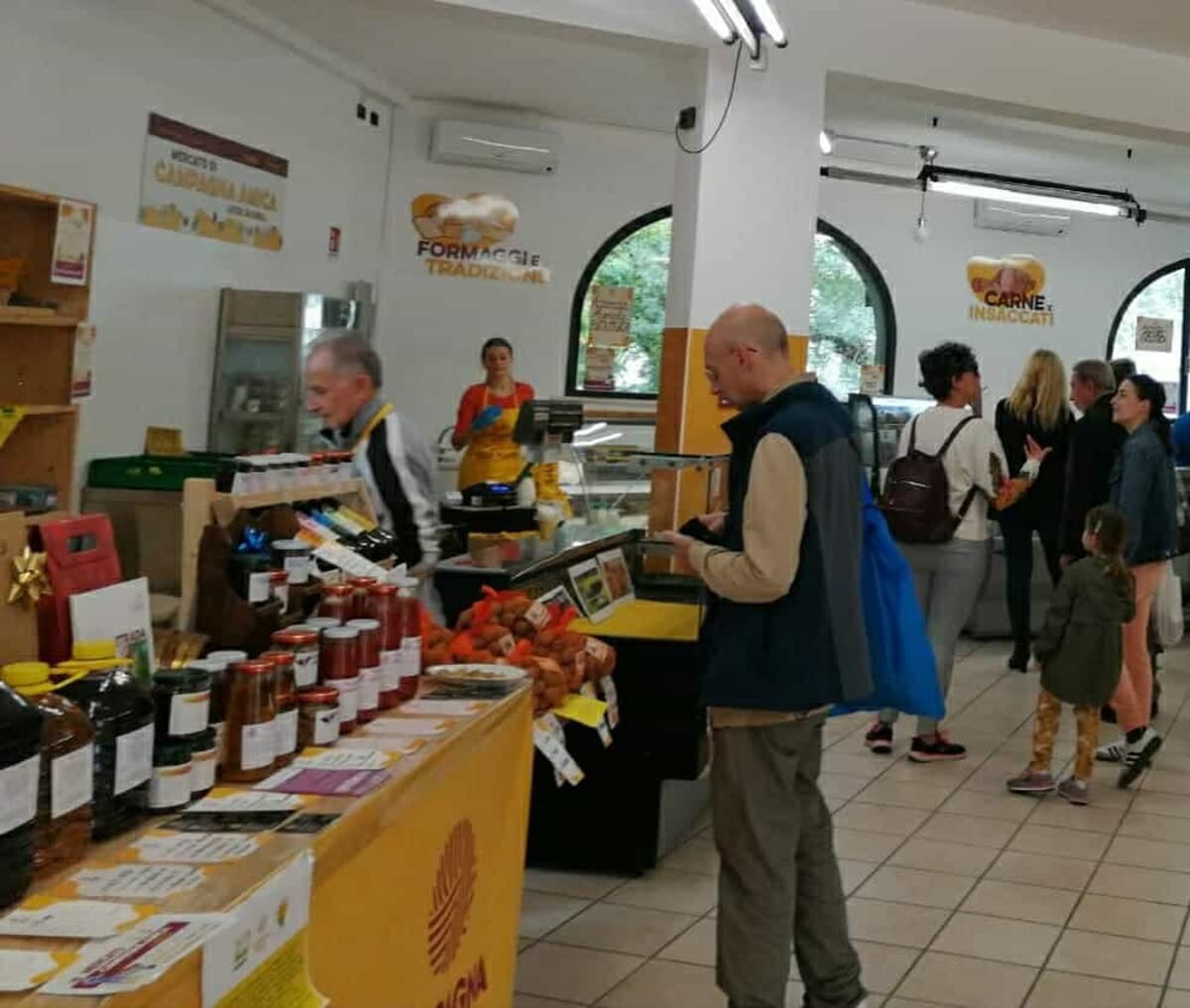 Al mercato coperto di Campagna Amica frutta e verdura per la ricerca sulle malattie polmonari