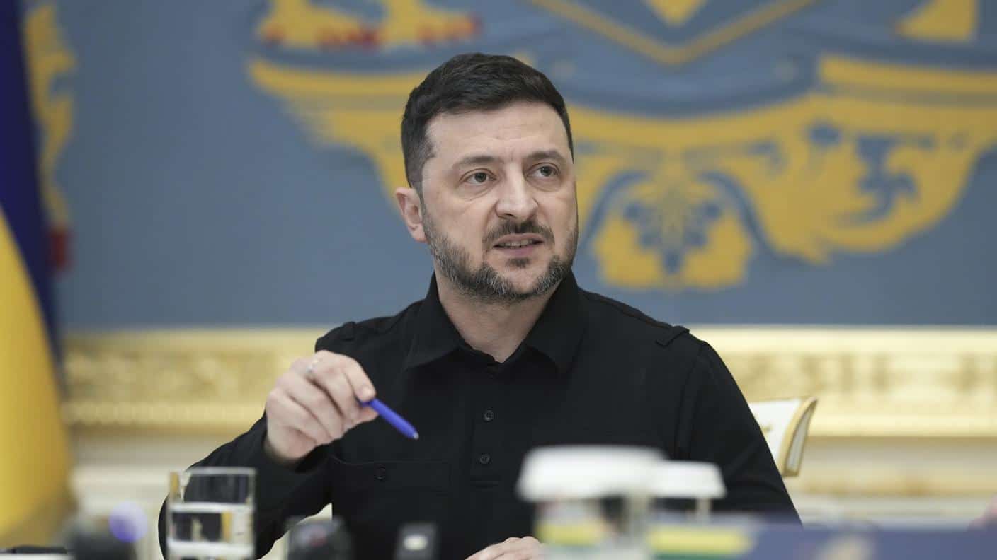 Natale di guerra, Zelensky evoca la fine di Putin mentre continuano bombardamenti e tensioni