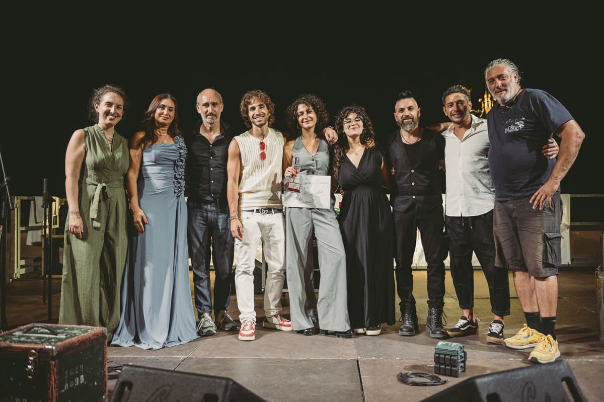 Giulia Rossi incanta con "Anche se sono stonata" e trionfa all'ottava edizione di Collincanto