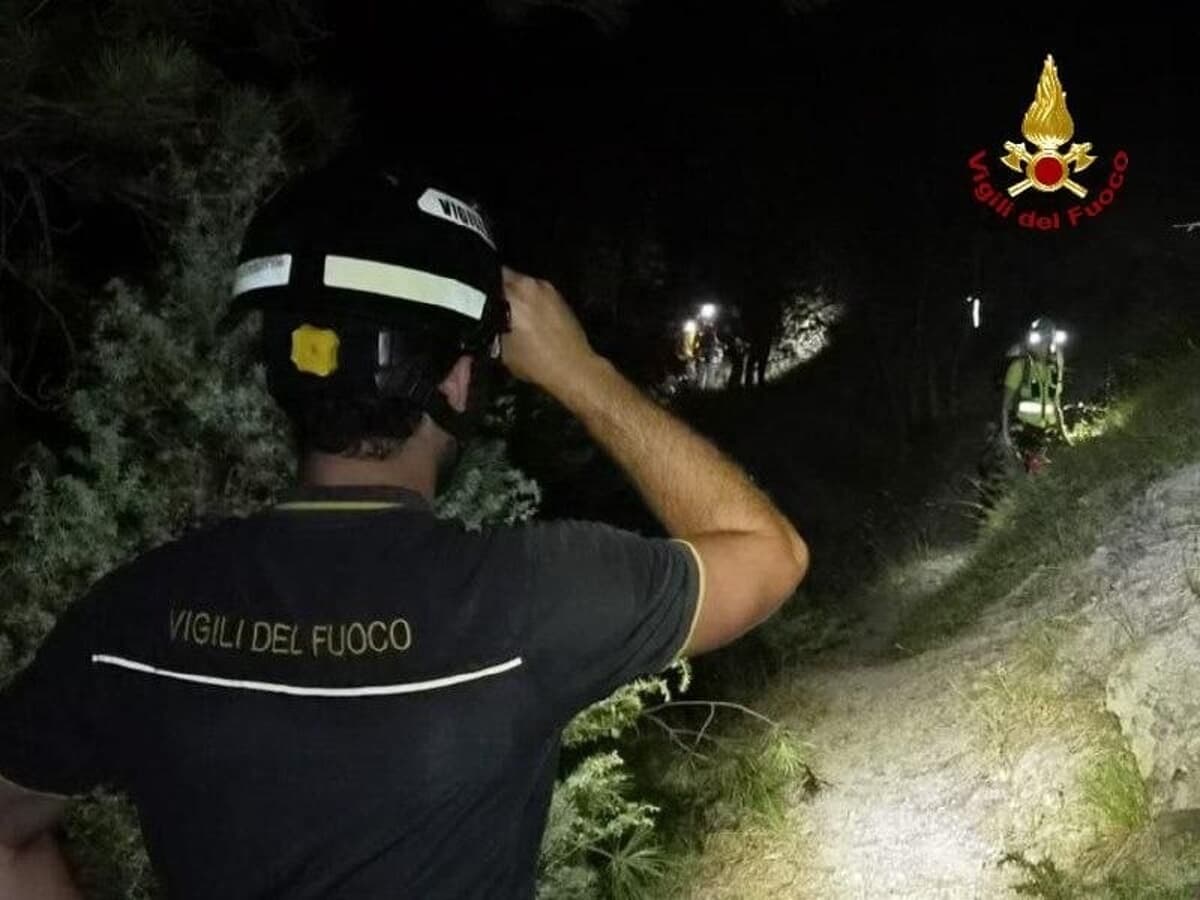 Era finito in un canalone, ritrovato il frate disperso tra i boschi: soccorso con l'elicottero dell'Aeronautica