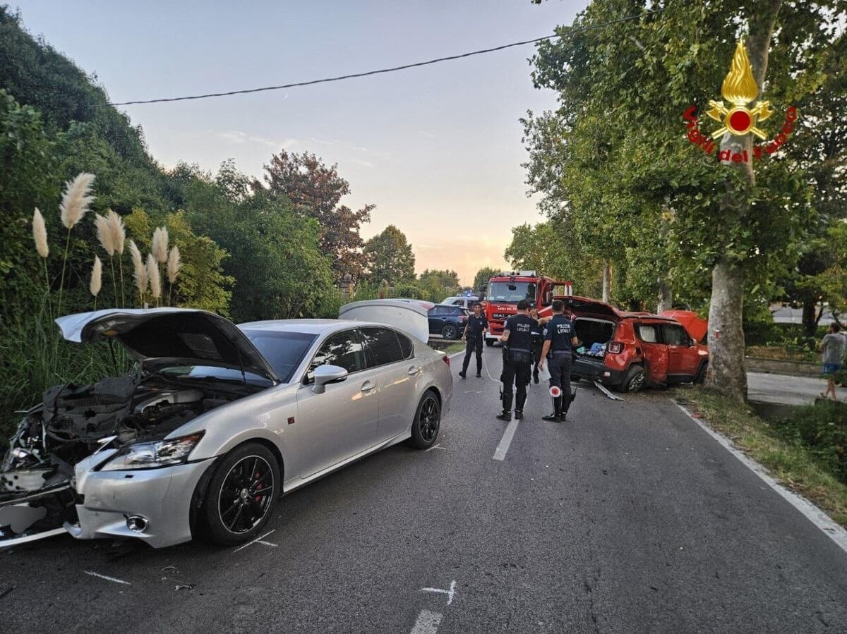 Ancora un incidente sulla Lughese, scontro tra auto: ferite madre e figlia