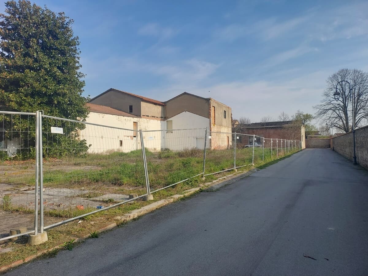 Immobili B4 e Ex Bowling, l'opposizione: "L'amministrazione si vanta di scelte che in passato ha sempre osteggiato"