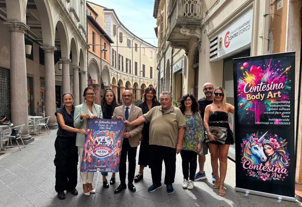 Buskers, giocolieri, musica, balli e gusto: in centro storico arriva "FantaDiaz", la grande festa di strada