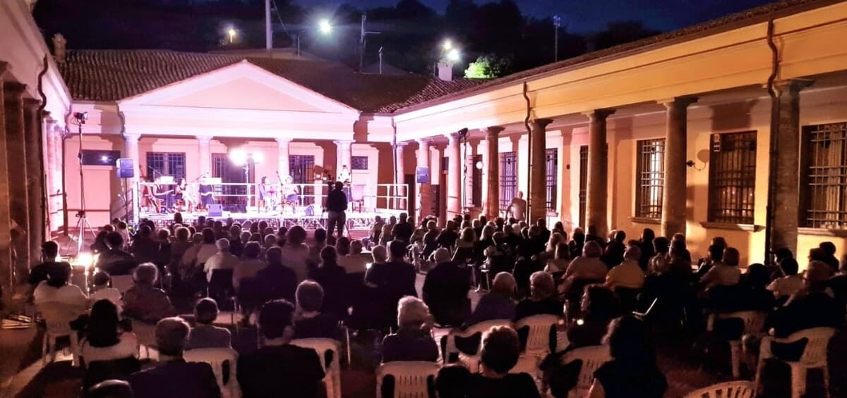 Dall’Arena Hesperia alle frazioni: l’estate culturale diffusa di Meldola tra cinema, teatro e musica
