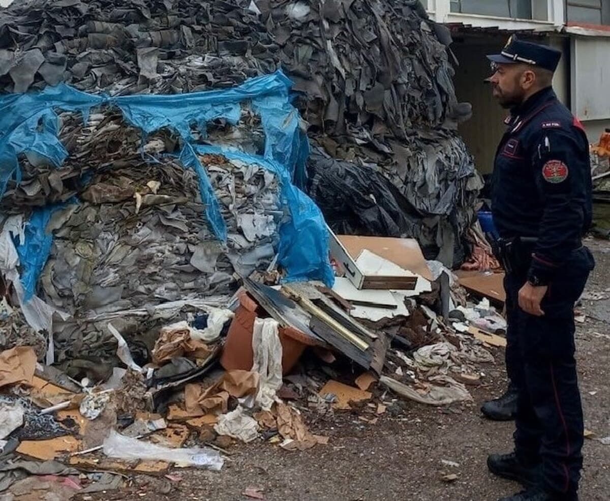 Gestione illecita e abbandono di rifiuti, 67 controlli in un mese: tante irregolarità e tre denunciati