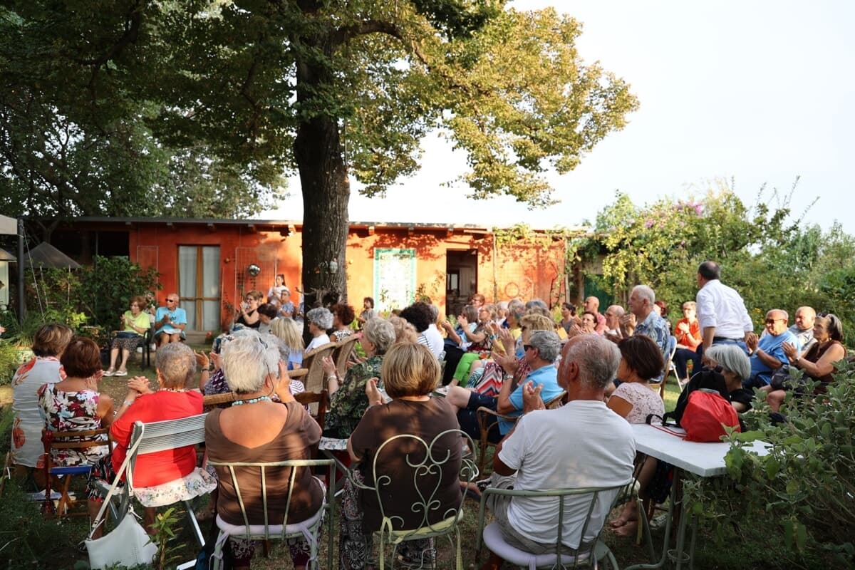 Quattro decenni di poesia e storie: la festa per lo storico centro culturale