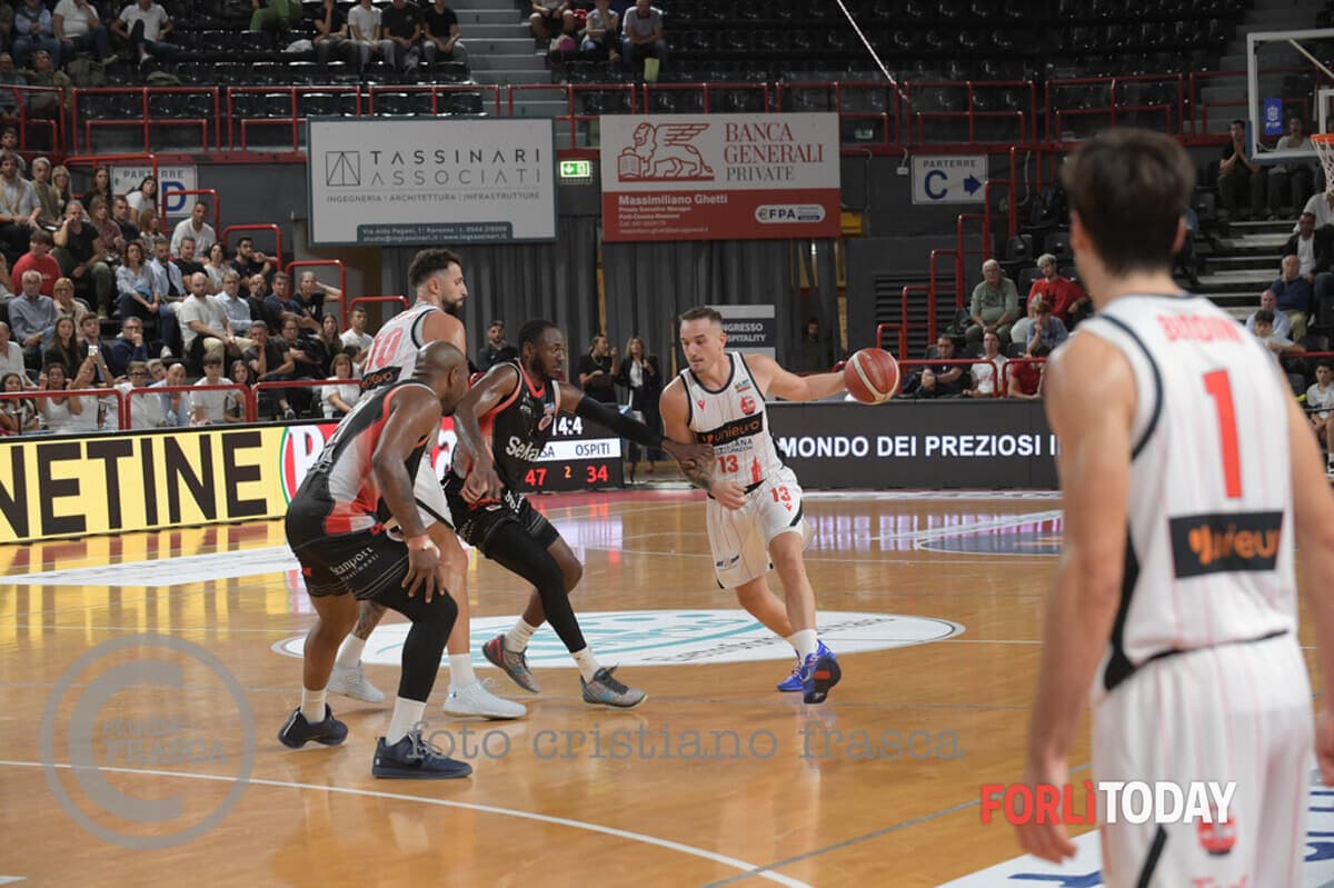 Caccia al biglietto per il big match dell’Unieuro contro Livorno: attiva la prevendita