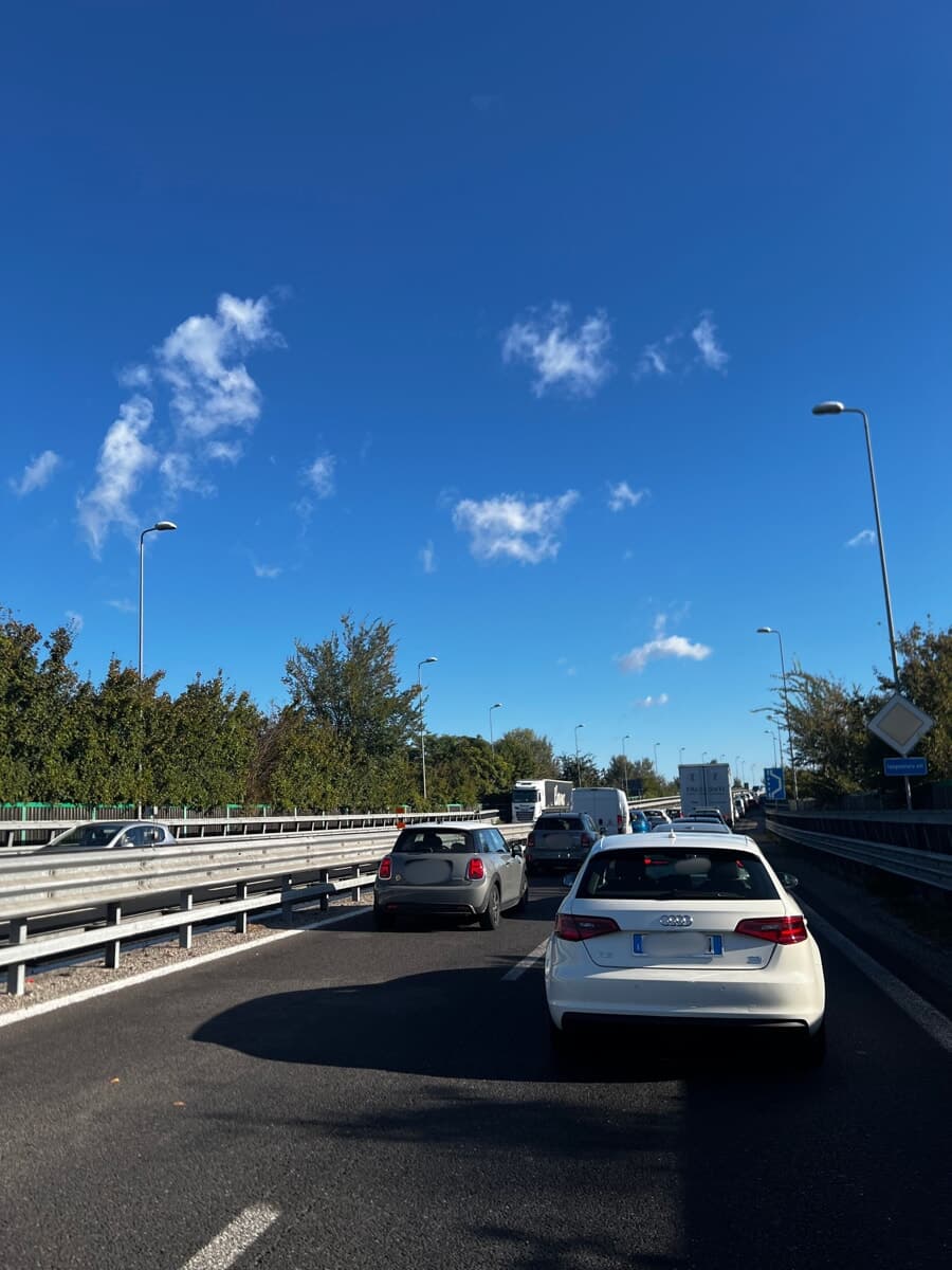 Il governo abolisce il bollo per le auto medio-piccole: "Una tassa ingiusta che finalmente viene cancellata"