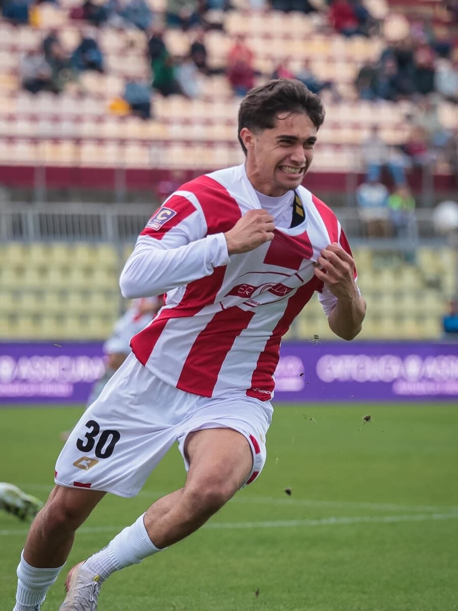 Calcio, Coveri al 92’ fa esplodere il Morgagni. Il Forlì piega la Vis Pesaro e resta nelle zone nobili