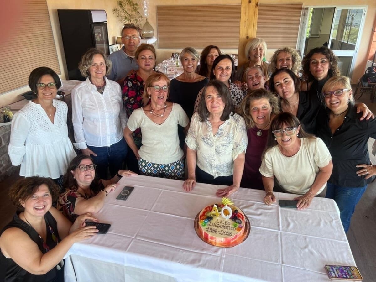 Quaranta anni dopo la maturità: la 5°A del linguistico 'Pasini' si ritrova tra aneddoti, abbracci e il ricordo di chi non c'è più
