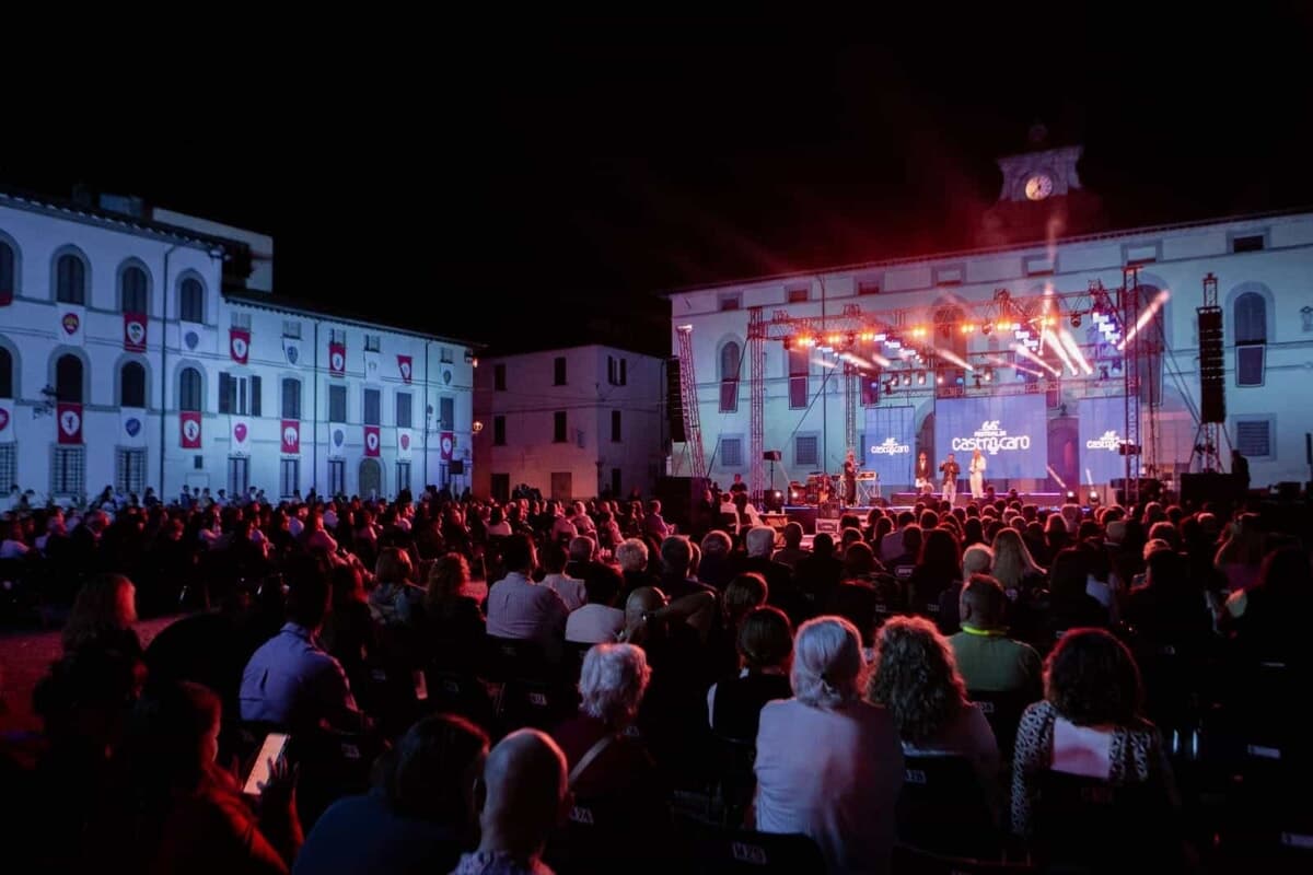 Da oltre 200 candidati agli ultimi otto sul palco: al via l'atto finale del Festival di Castrocaro