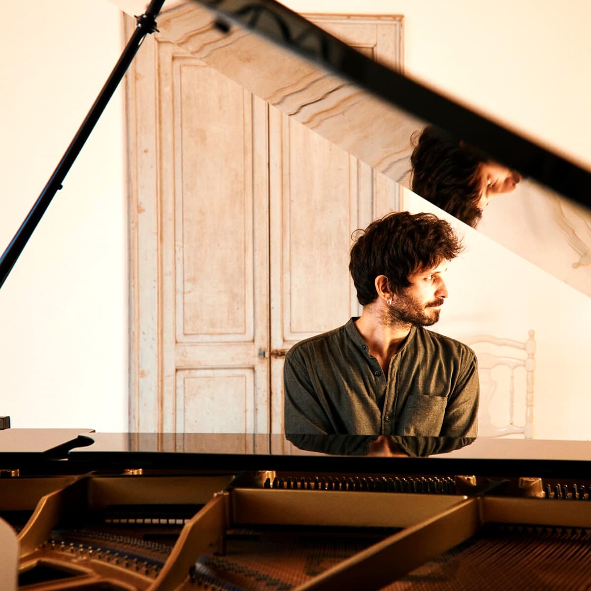 "Equiparati a un concerto di Jovanotti": il Comune stoppa il pianoforte in mezzo al prato per l'eclissi