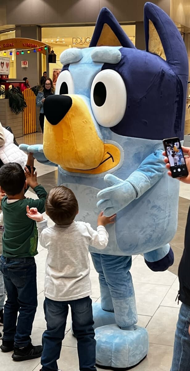 Divertimento e foto ricordo per i più piccoli: la cucciola Bluey arriva al Punta di ferro