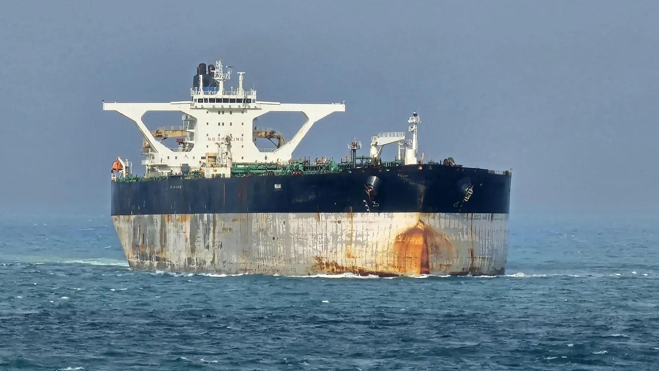 Nave russa intercettata dall’Inghilterra: Londra sequestra una petroliera della “flotta ombra” di Putin