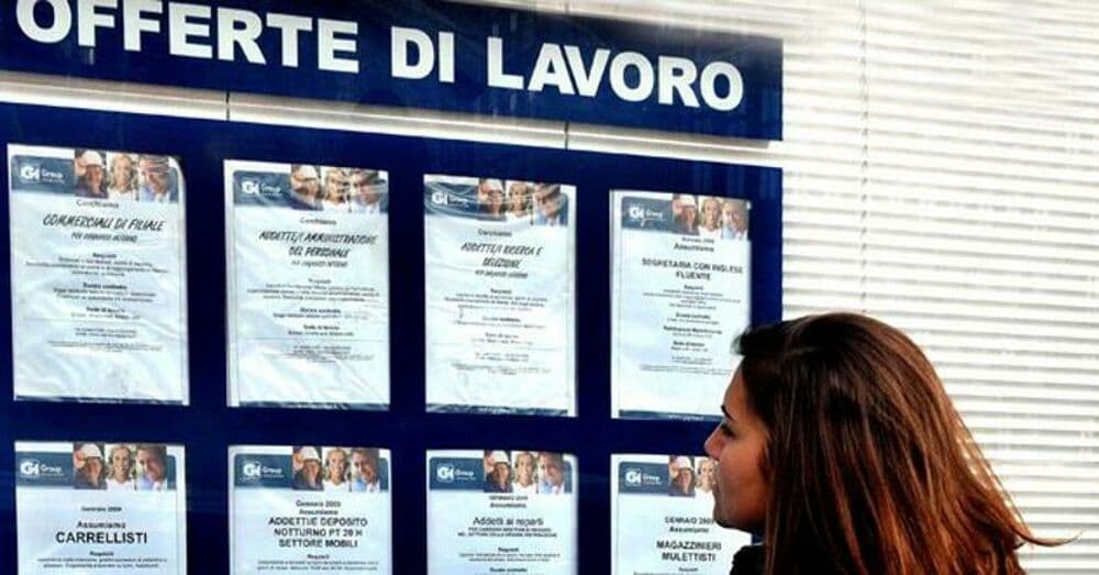 Disoccupazione in aumento e donne pagate un terzo in meno degli uomini: il report Uil sul lavoro