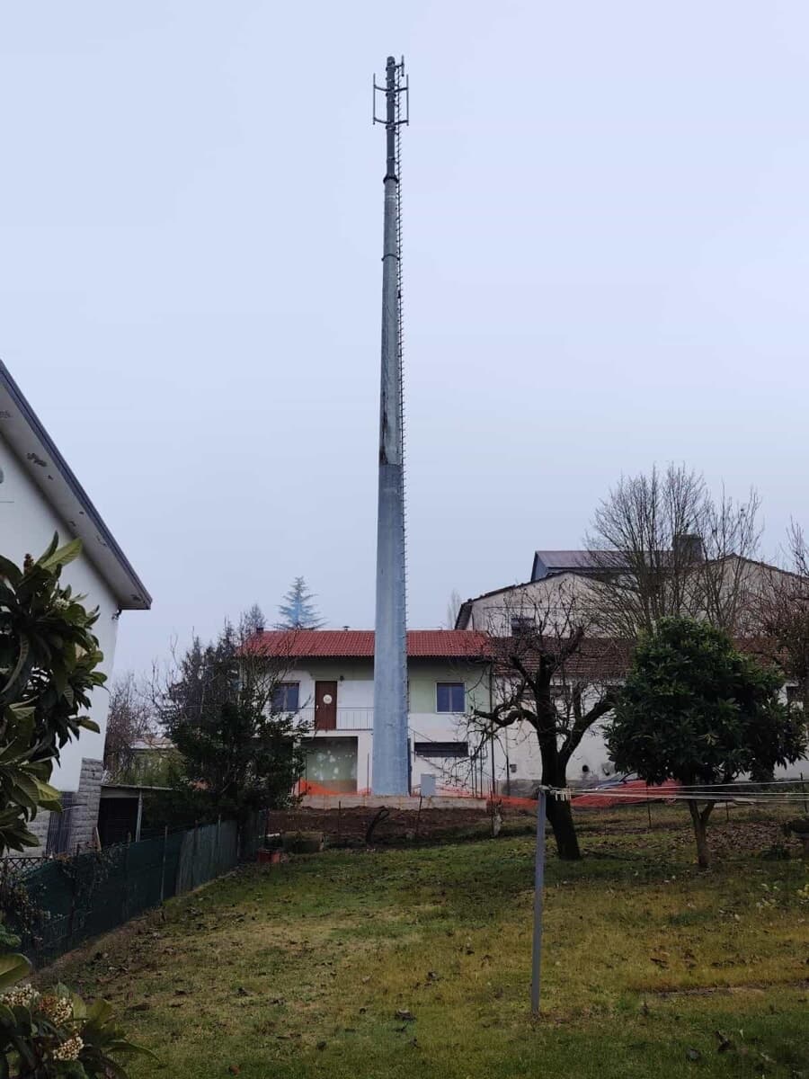 Una grande antenna installata a Mortano di Santa Sofia, Legambiente: "Stupore e preoccupazione dei residenti"