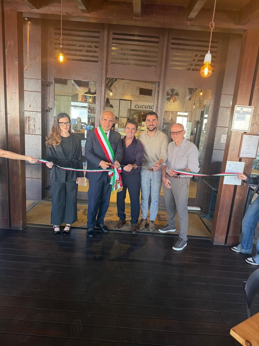 Il ragù insegnato dalla nonna della fidanzata e il pesce sfilettato in sala, il ristorante cambia gestore: la nuova avventura nel segno della famiglia