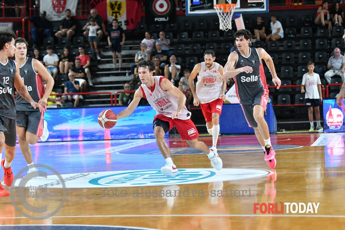 Subito l'esame Cividale per l'Unieuro, coach Nanni: "Andremo in Friuli a testa alta, serve coraggio e zero paura di sbagliare"