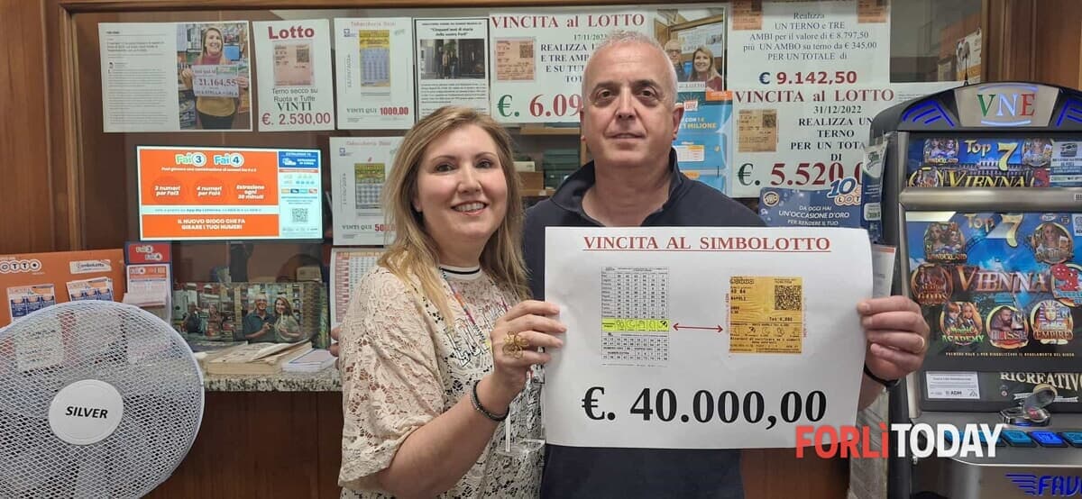 Gioca 4 euro alla tabaccheria fortunata, Napoli e i simboli della Smorfia la premiano: cliente scopre la maxi vincita con una telefonata