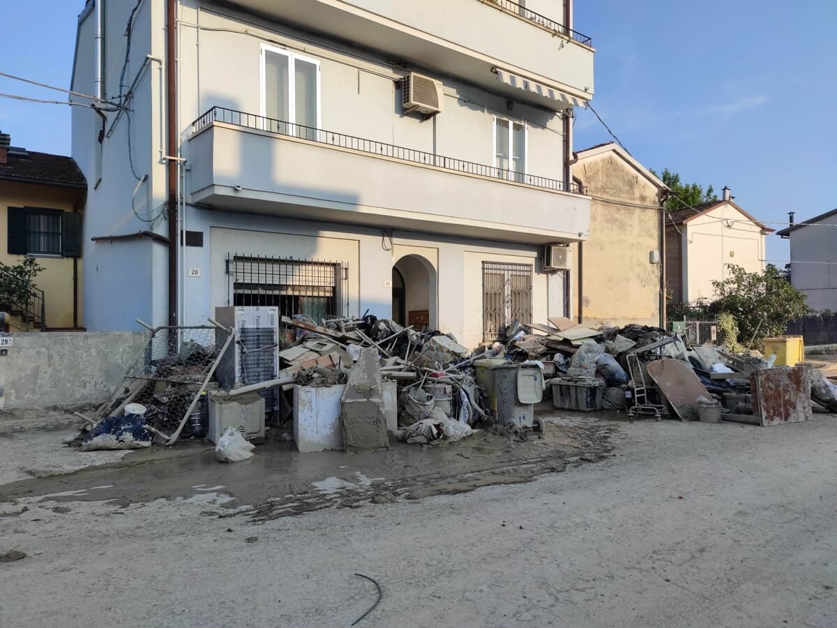 Responsabilità politiche e degli enti dietro l'alluvione e le morti di Franco, Adriana e Vittorio. Le crepe nelle indagini