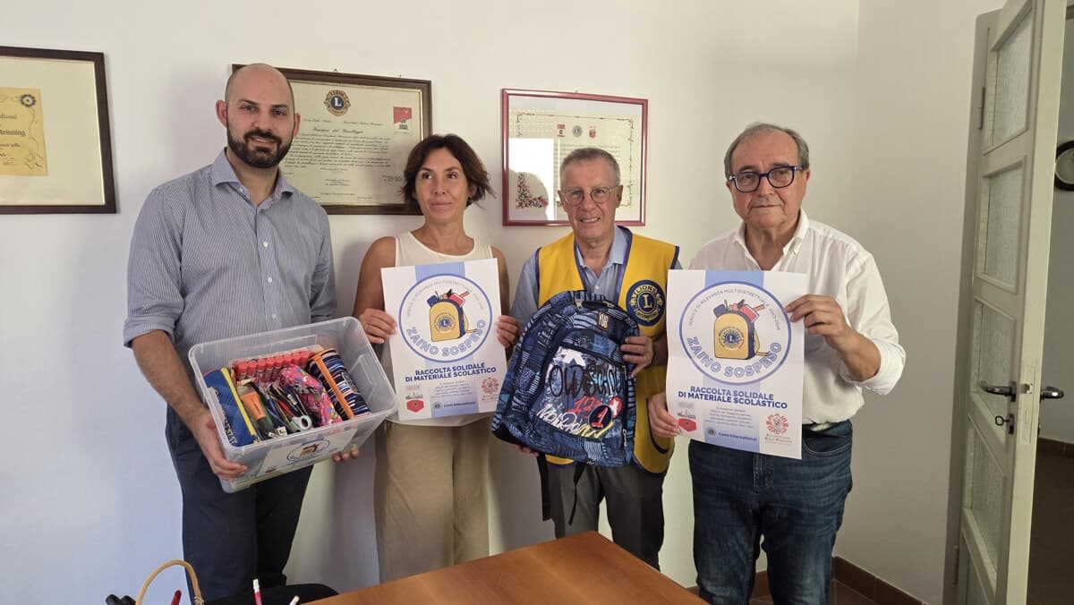 "Zaino sospeso" per chi ha difficoltà economiche, parte la raccolta di materiale scolastico di LIons e Caritas