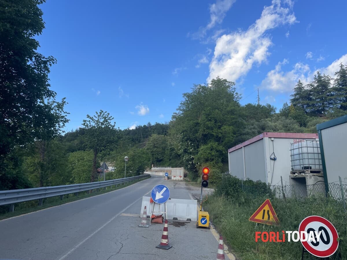 Lavori notturni al "ponte di ferro": scattano le chiusure sulla Tosco-Romagnola a Rocca San Casciano