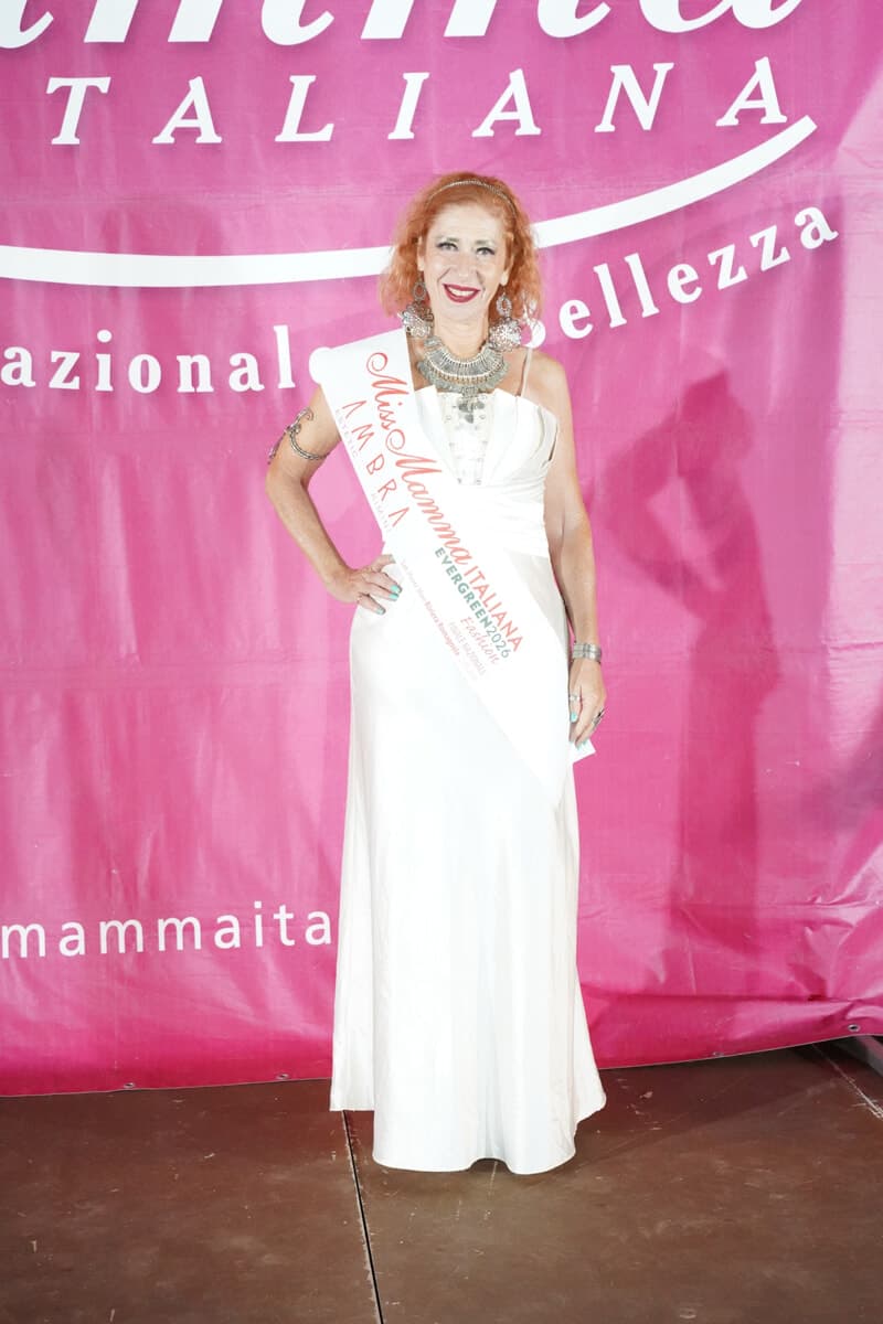 Bellezza, personalità e famiglia: la forlivese Paola Dellarole incoronata "Miss Mamma evergreen fashion"