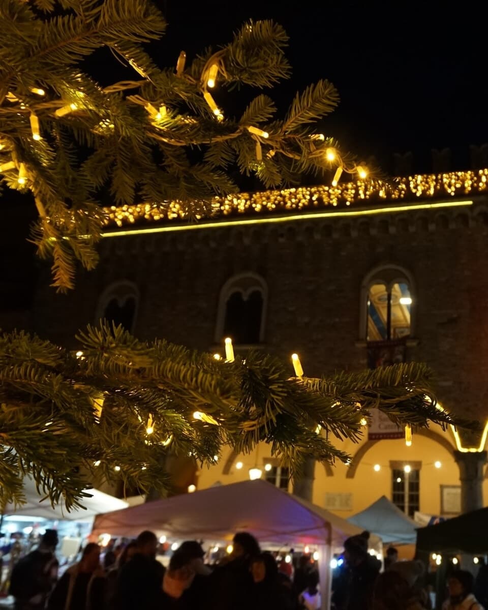 Canti natalizi, produzioni artigianali e gastronomia accendono la festa a Bertinoro