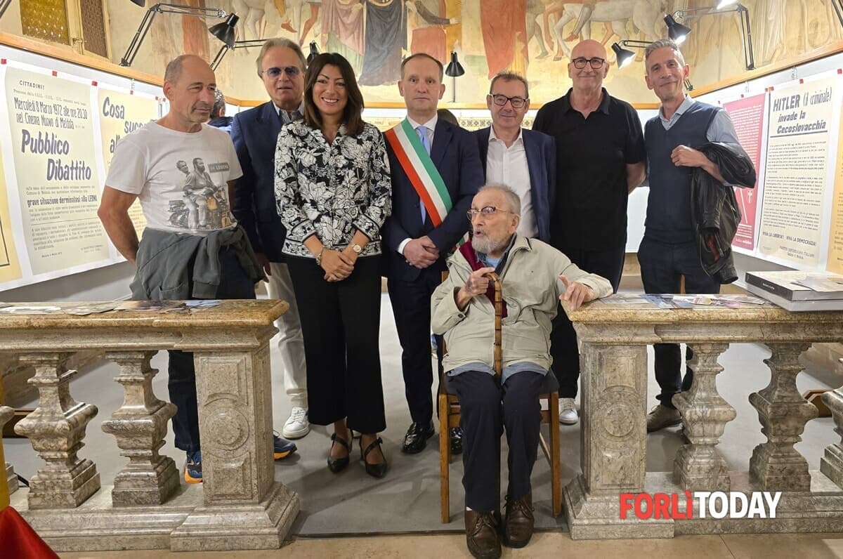 Inaugurata a Meldola la mostra 'Manifesti in soffitta', il sindaco: "Un archivio che racconta la nostra memoria collettiva"