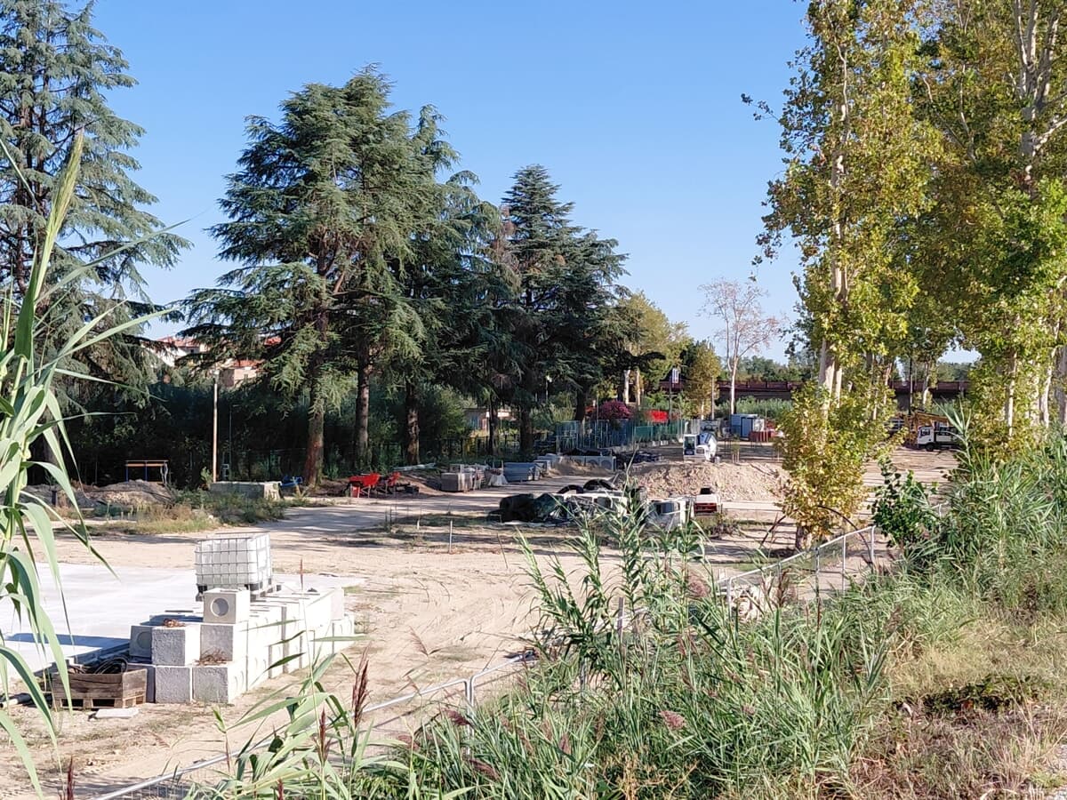 "Il rush finale è rimasto nella penna": scoppia la polemica sui ritardi nel cantiere al Ronco Lido
