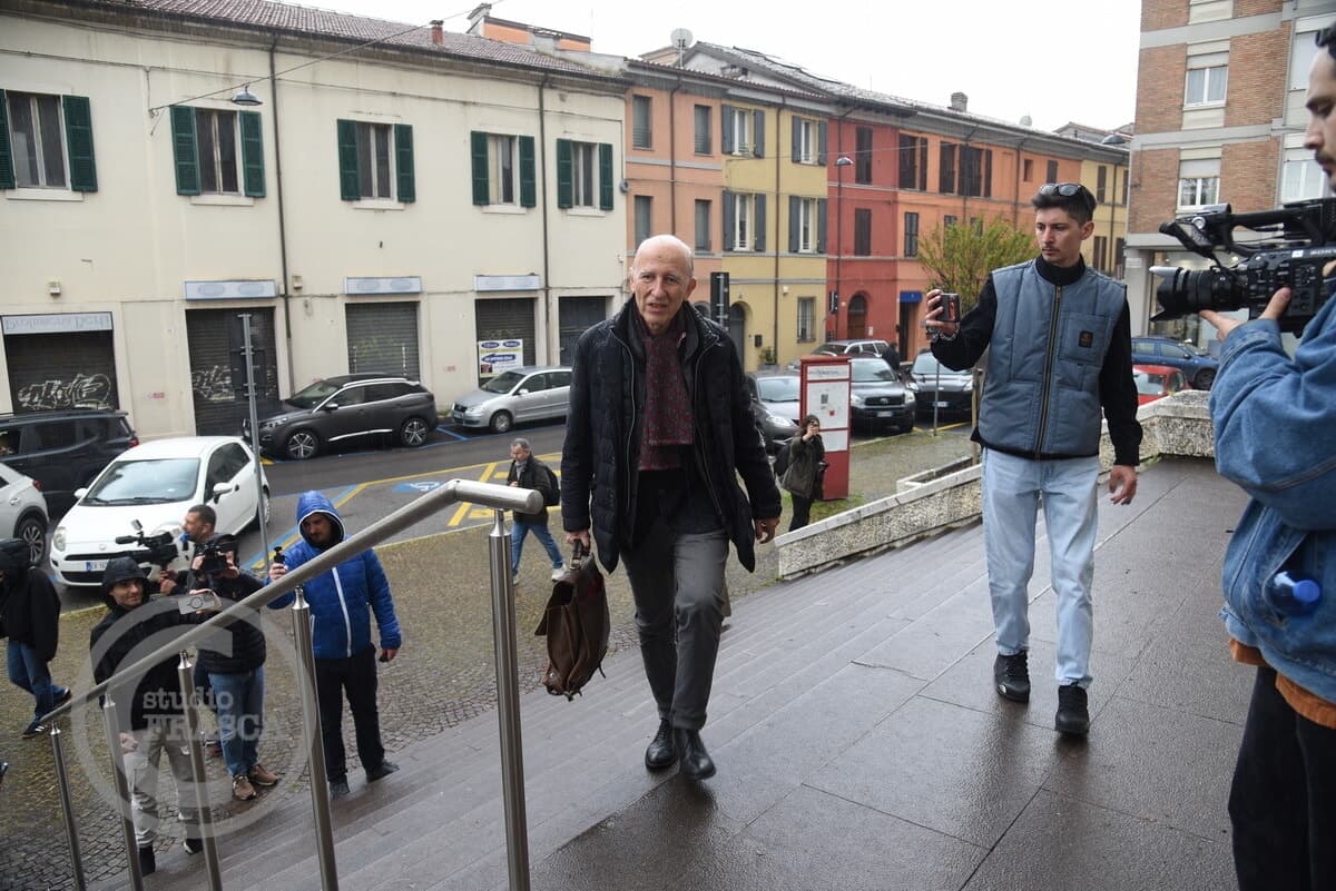 Intercettazioni in carcere e perizie, la difesa di Spada: "Diffuse cose parziali, così si rovina una persona"