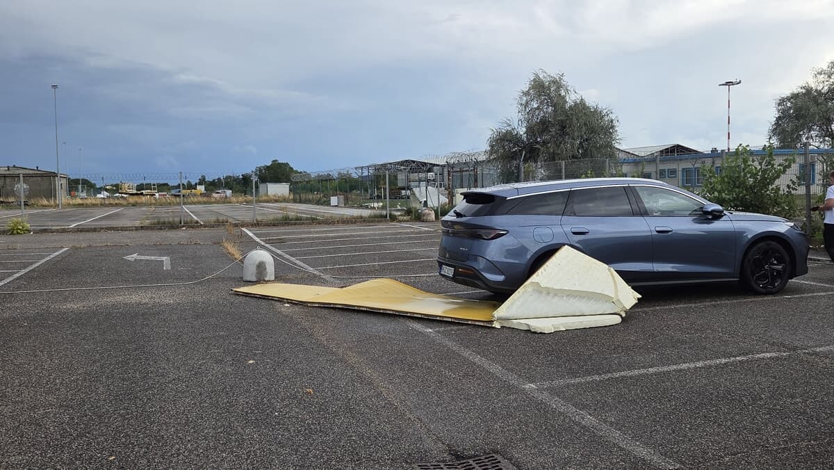 Danni notevoli all'aeroporto