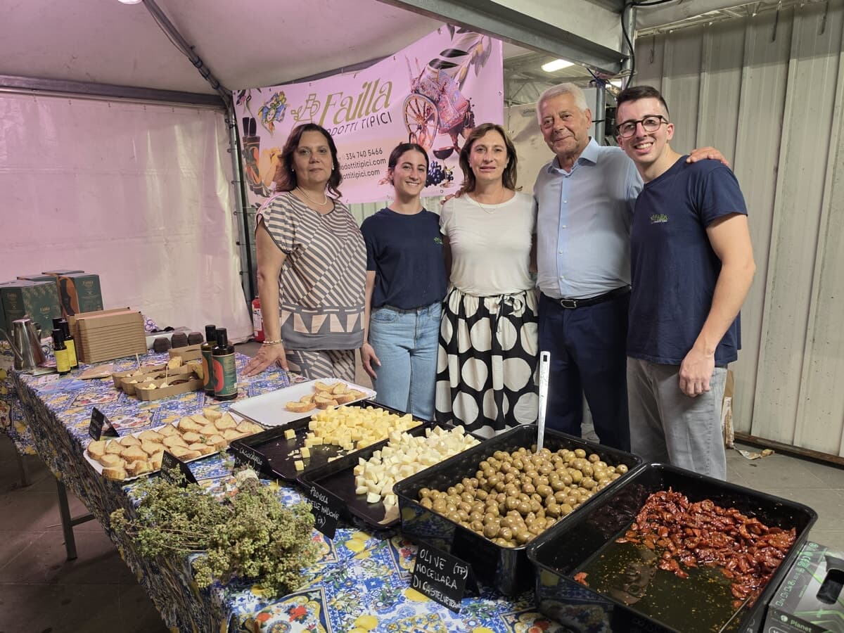 La Sicilia conquista la Festa Artusiana: cannoli e arancini in trionfo a Forlimpopoli