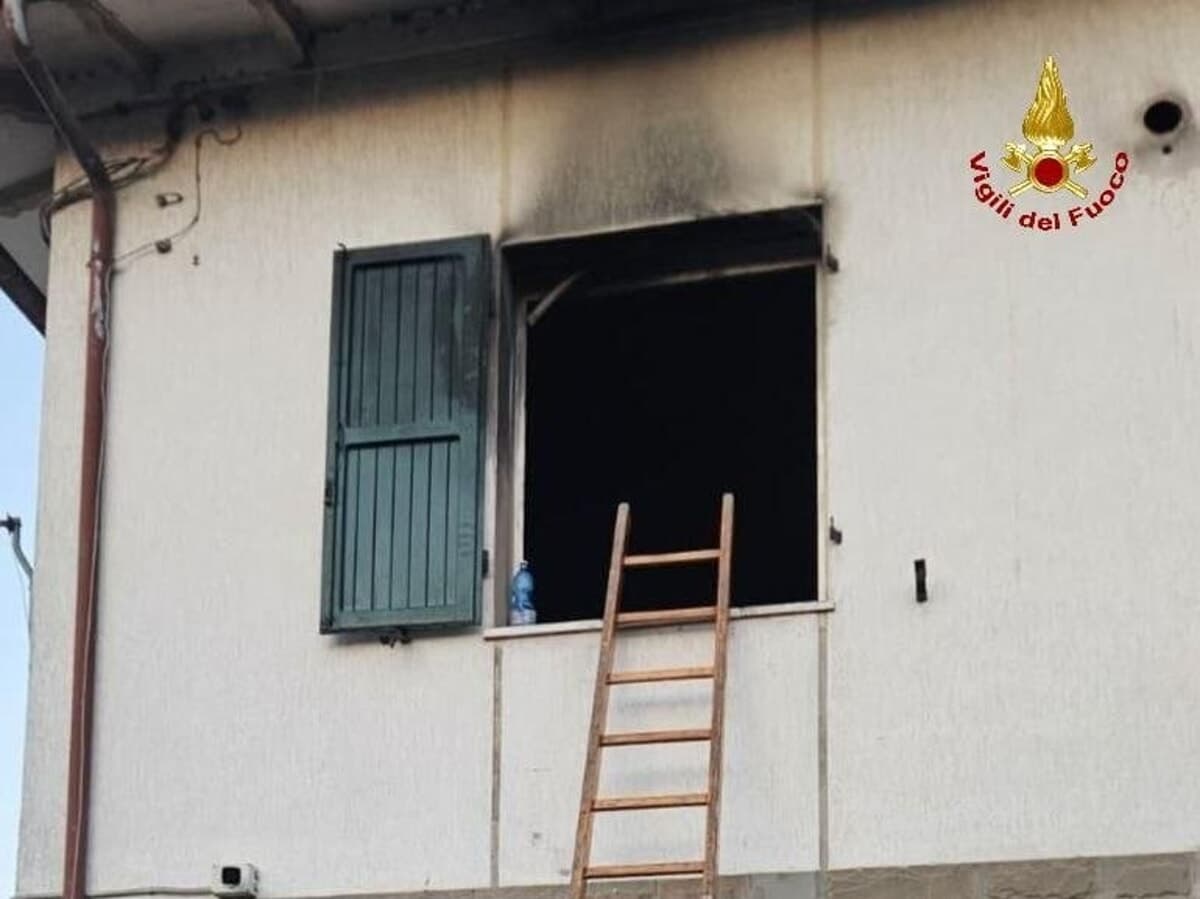 Dramma in via Voltuzza, il rogo non lascia scampo: muore il 90enne vittima dell'incendio