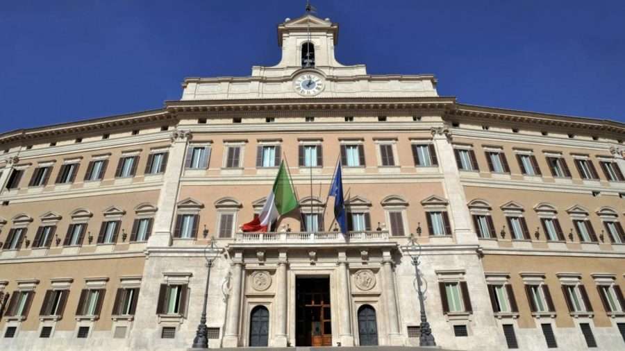 Sull'Iran passa la linea del governo. La Camera ha approvato la risoluzione della maggioranza. Scontro fortissimo con l'oppposizione