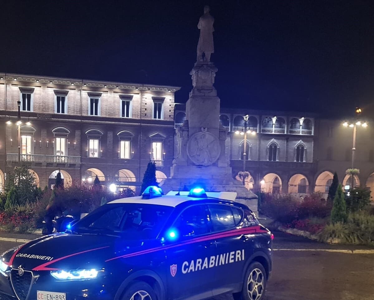 Condannato a due anni per una serie di furti: scattano gli arresti domiciliari con braccialetto elettronico
