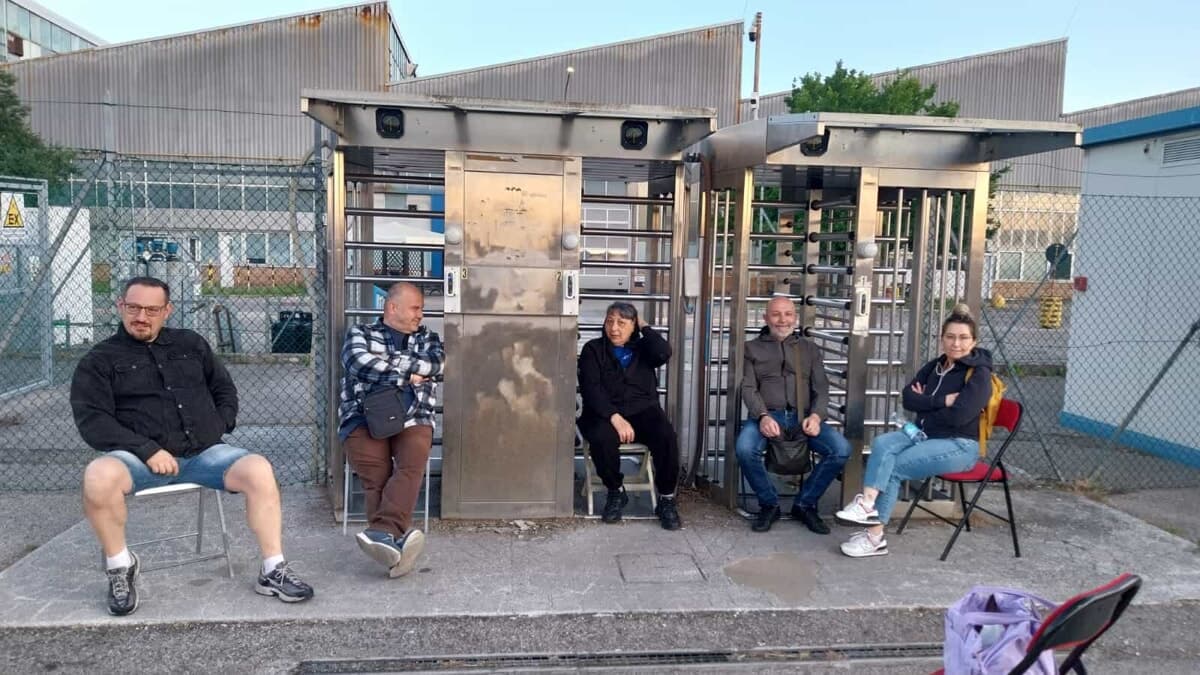 Electrolux ribadisce: 297 lavoratori diretti e 91 somministrati da tagliare. I sindacati: "Non erano questi gli impegni"