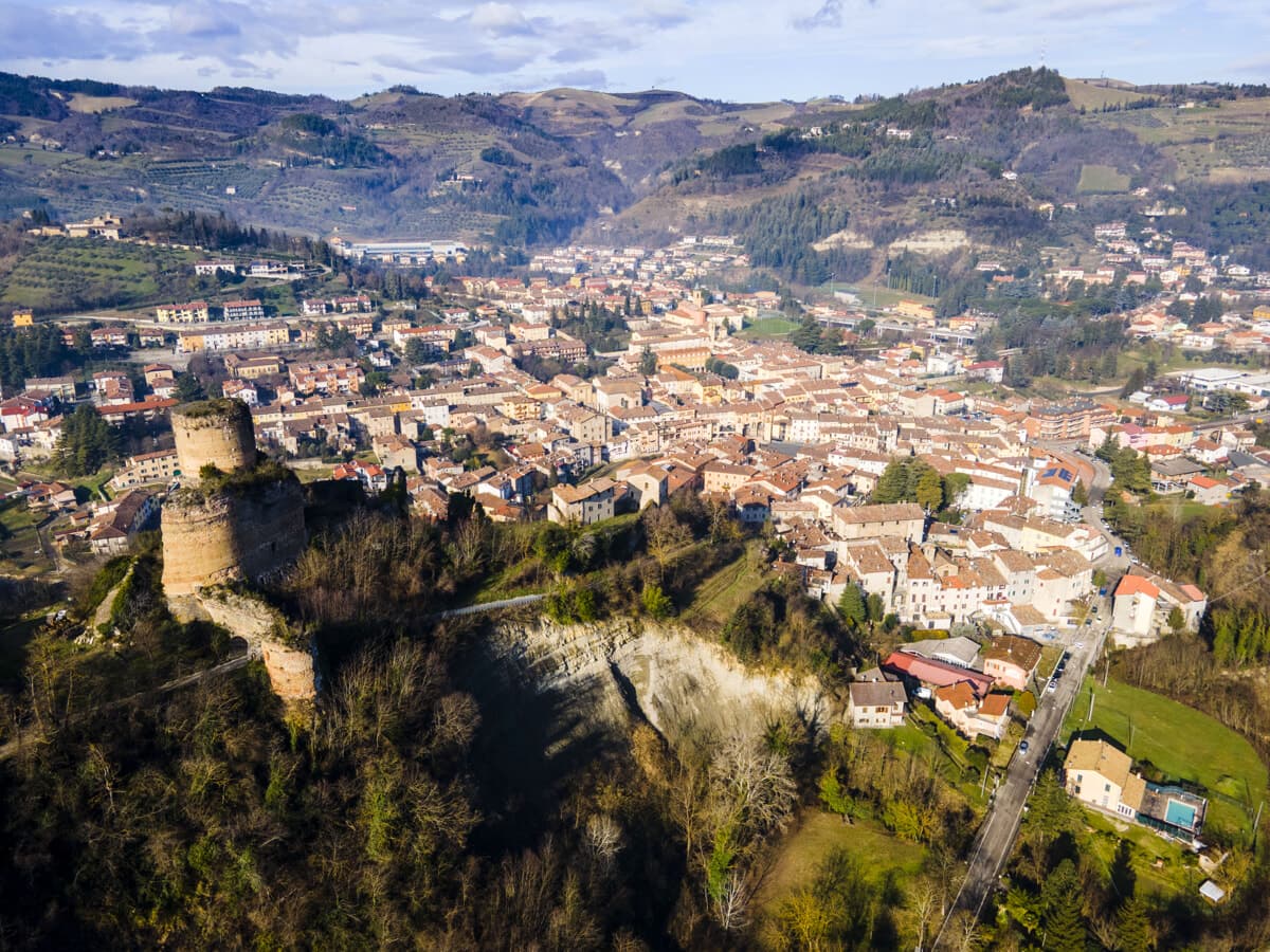 “Sconfinamenti”, una visita guidata alla scoperta del centro storico di Modigliana
