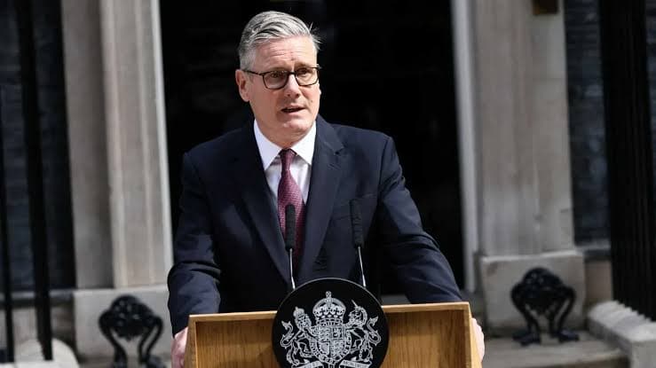 Starmer lascia Downing Street: il Labour si prepara all’era Burnham