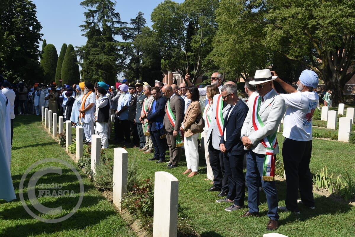 Forlì ricorda i soldati Sikh caduti per la Liberazione: cerimonia al cimitero di via Ravegnana