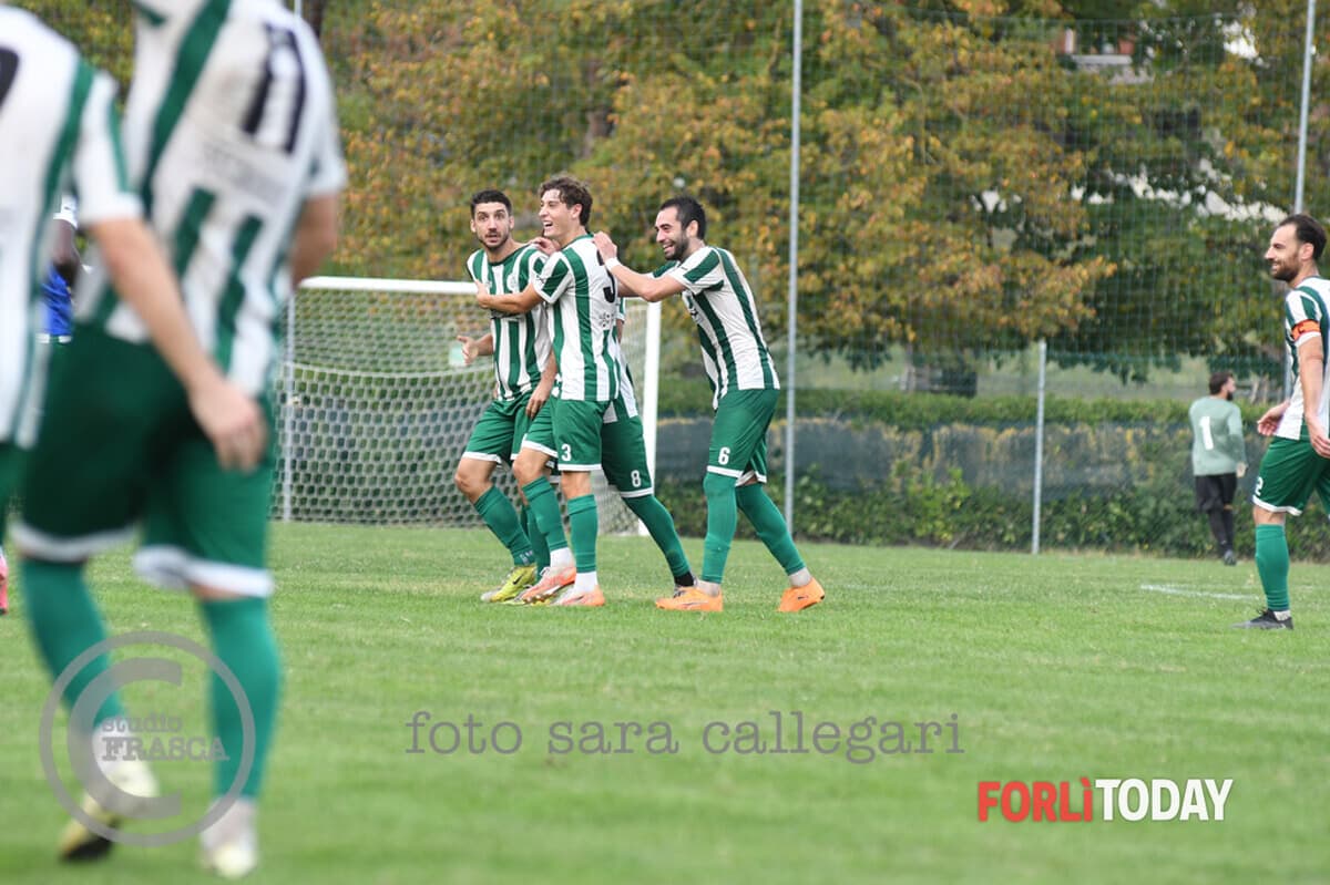 Lampi nella ripresa: il Fratta Terme domina il derby e stende il Futball Cava Ronco