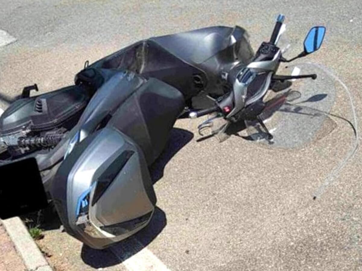Scontro con un'auto sulla Casolana: scooterista trasportato con l'elisoccorso al Bufalini