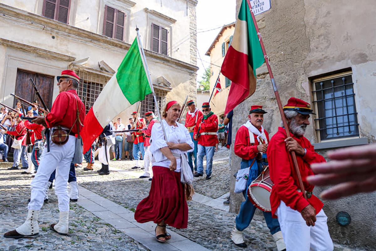 Modigliana rievoca l’Ottocento: tre giorni tra quadri viventi, mostre e cortei per i 200 anni di Silvestro Lega